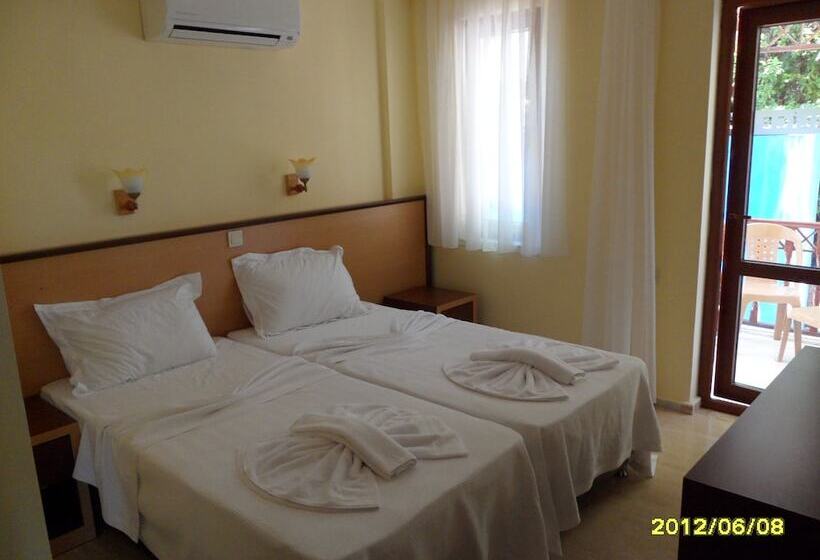 スタンダードトリプルルーム, Felice