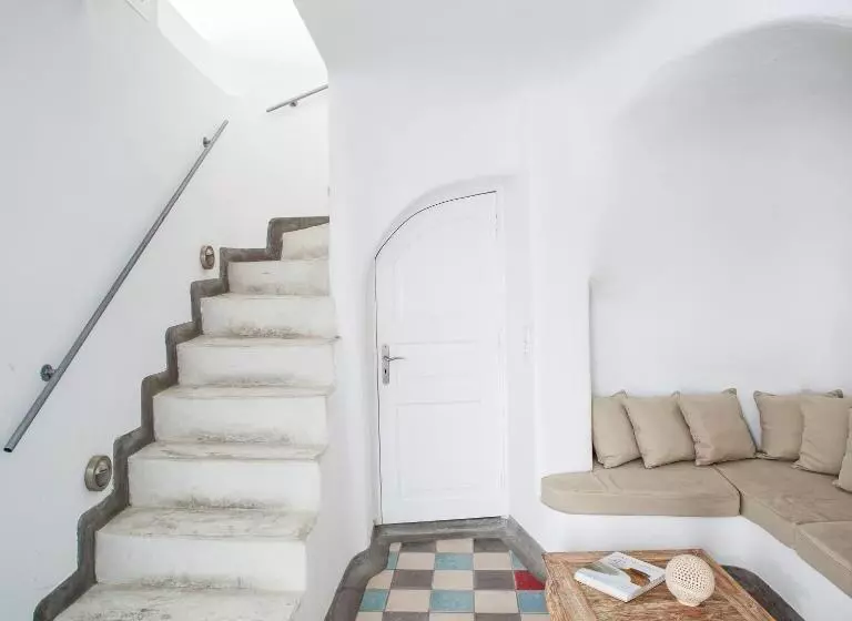 スイート, Ikastikies Suites