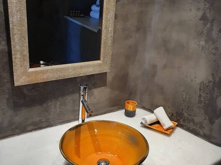 스위트, Ikastikies Suites