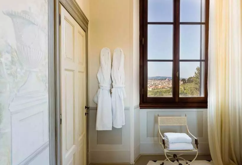اتاق لوکس با چشمانداز, Il Salviatino Firenze