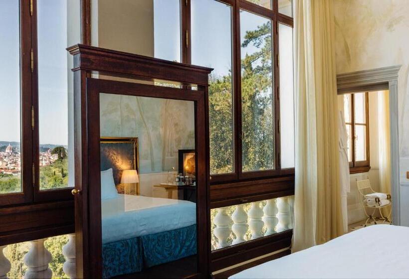 اتاق لوکس با چشم‌انداز, Il Salviatino Firenze