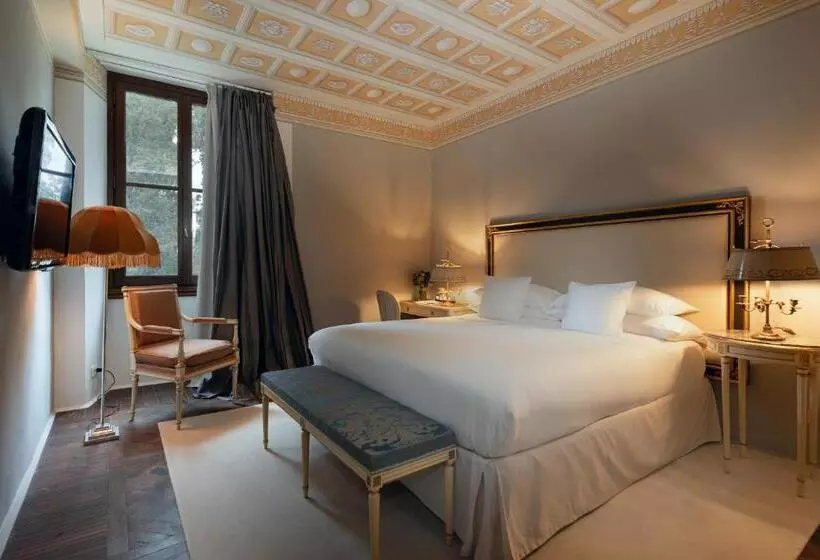 اتاق سوپریور با تخت بزرگ, Il Salviatino Firenze
