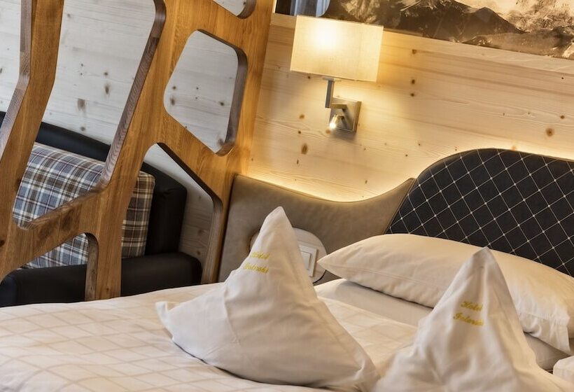 חדר סופריור, Interski