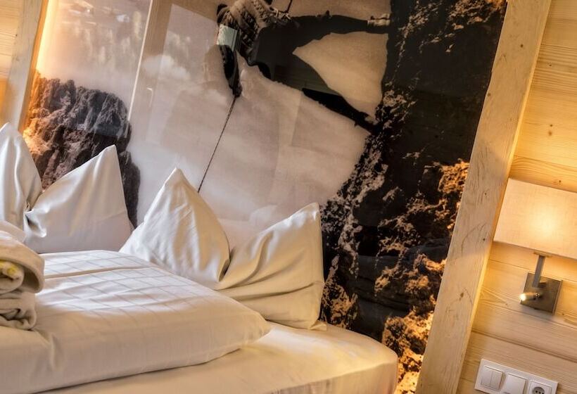 חדר סופריור, Interski