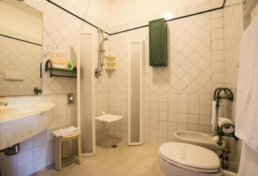 バルコニー付きスタンダードトリプルルーム, Kyrton