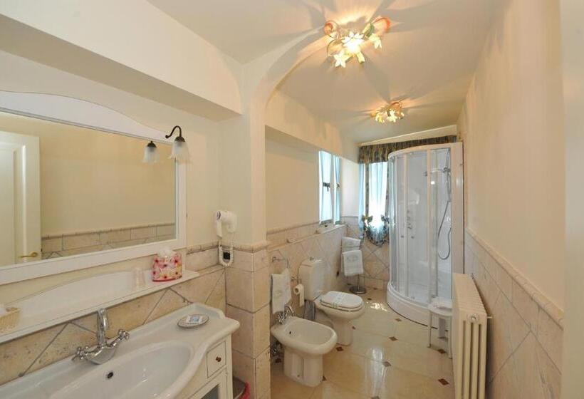 バルコニー付きスタンダードトリプルルーム, Kyrton