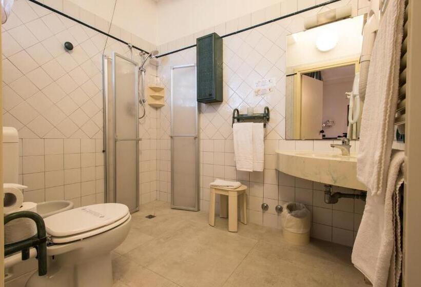 バルコニー付きスタンダードトリプルルーム, Kyrton