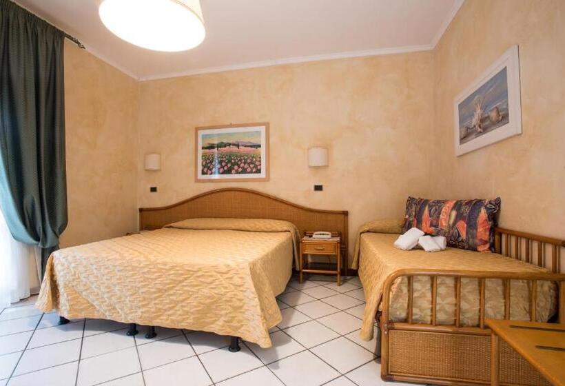 バルコニー付きスタンダードトリプルルーム, Kyrton