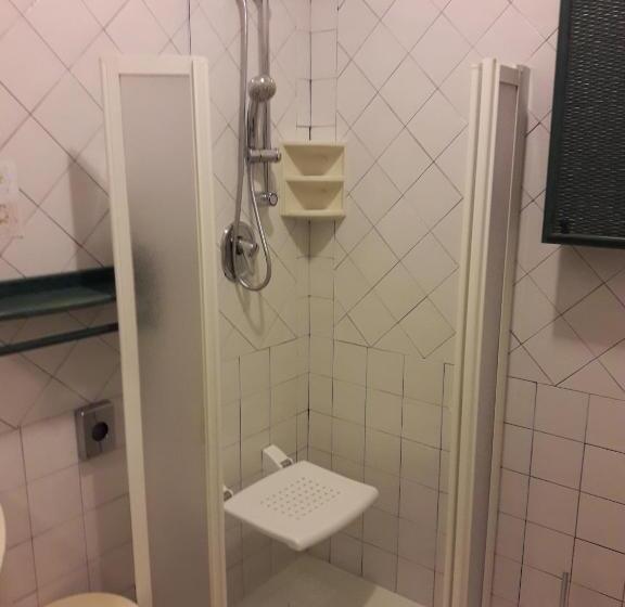 エコノミールーム, Kyrton