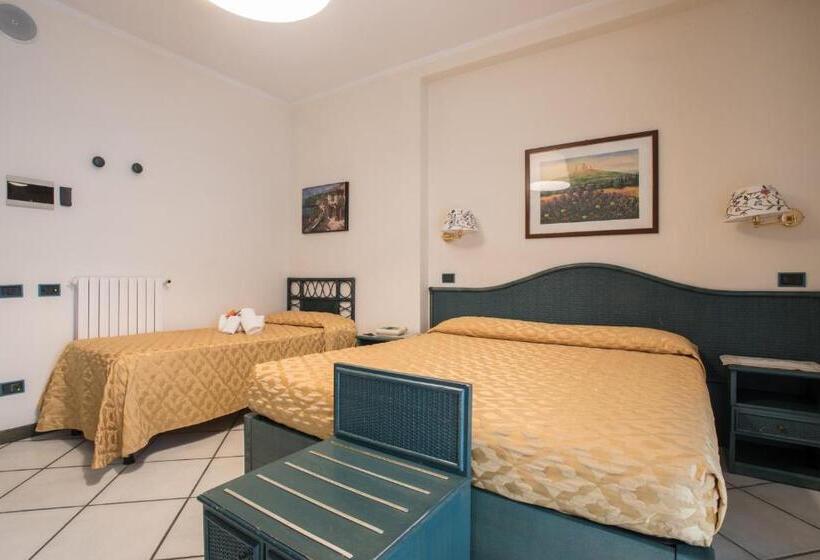 バルコニー付きスタンダードトリプルルーム, Kyrton