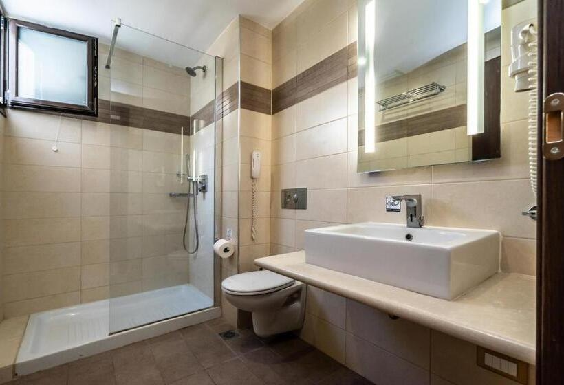 Люкс, Ladiko Suites Faliraki