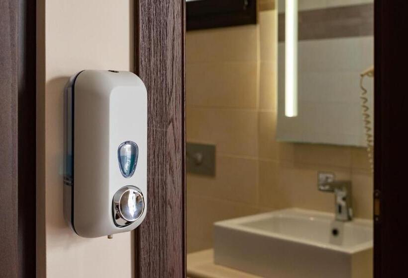 Люкс, Ladiko Suites Faliraki