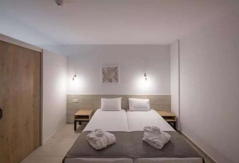 اتاق خانوادگی با چشم‌انداز دریا, Atlantica Panthea Resort