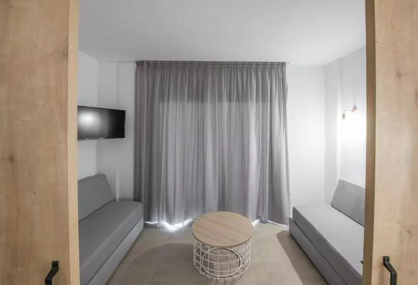 اتاق خانوادگی با چشم‌انداز دریا, Atlantica Panthea Resort
