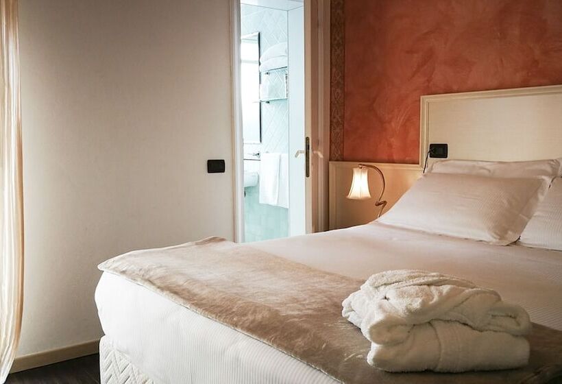 חדר אקונומי לשלושה, Park Hotel Serena