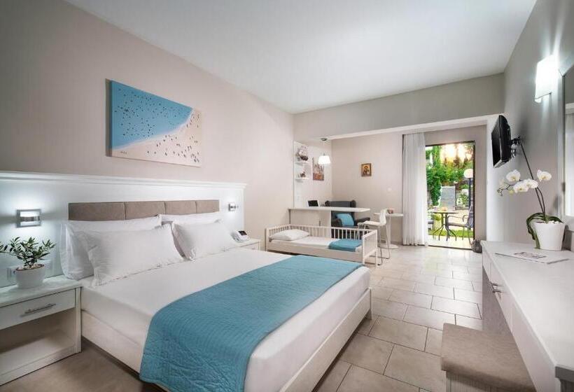 スーペリアファミリールーム, Porfi Beach