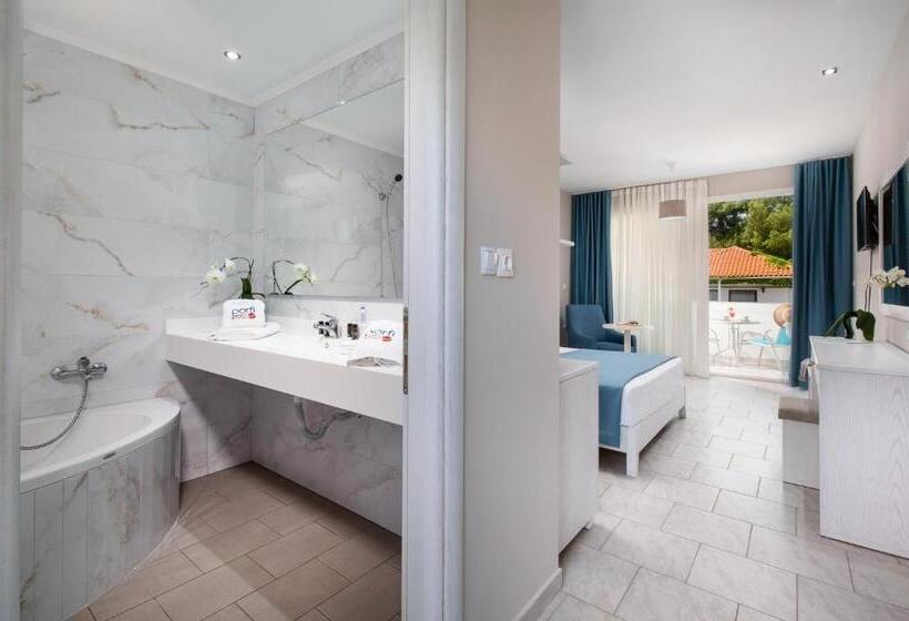 Family Suite, Porfi Beach