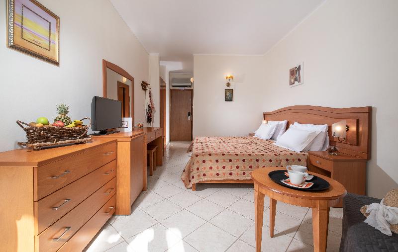 スーペリアファミリールーム, Porfi Beach