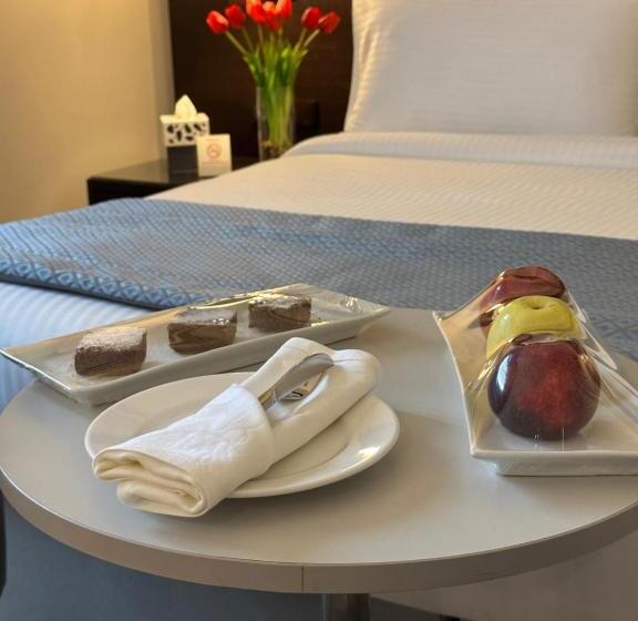 اتاق اجرایی با تخت بزرگ, Ramada By Wyndham Downtown Beirut