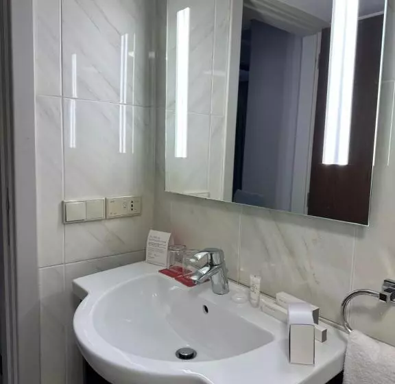 Standard-huone, Ramada By Wyndham Downtown Beirut
