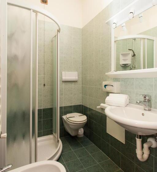 اتاق اقتصادی با چشم‌انداز کنار دریا, Regent S