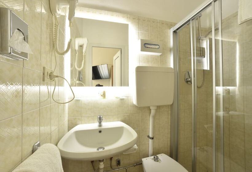 اتاق اکونومی, Ristorante La Marina Mhotelsgroup
