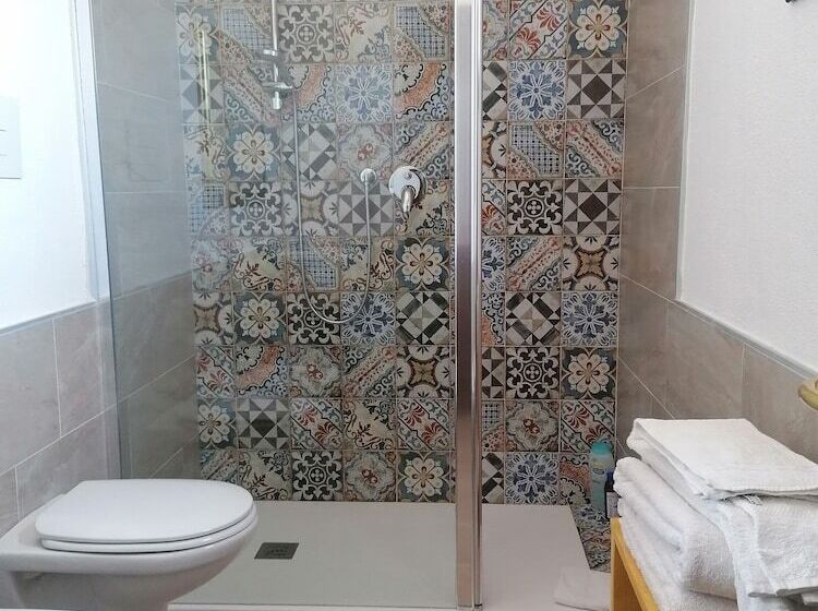 غرفة قياسية, S Ortale