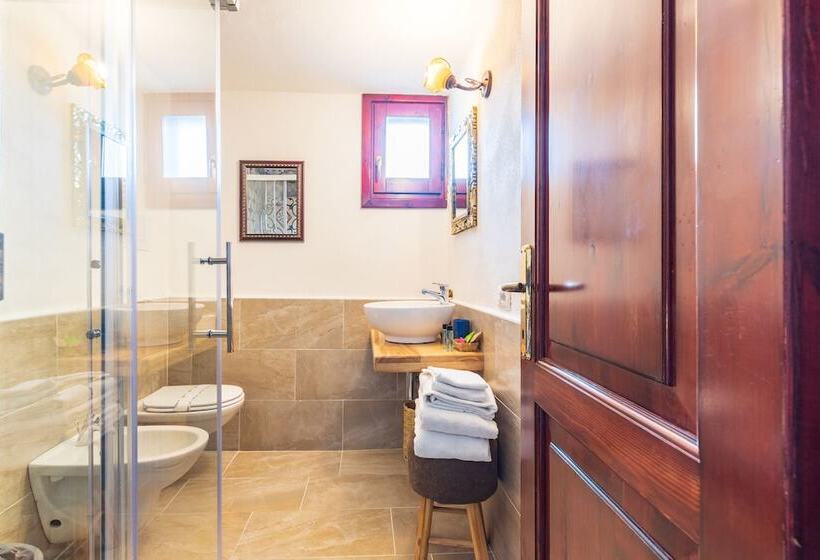 غرفة قياسية ثلاثية, S Ortale