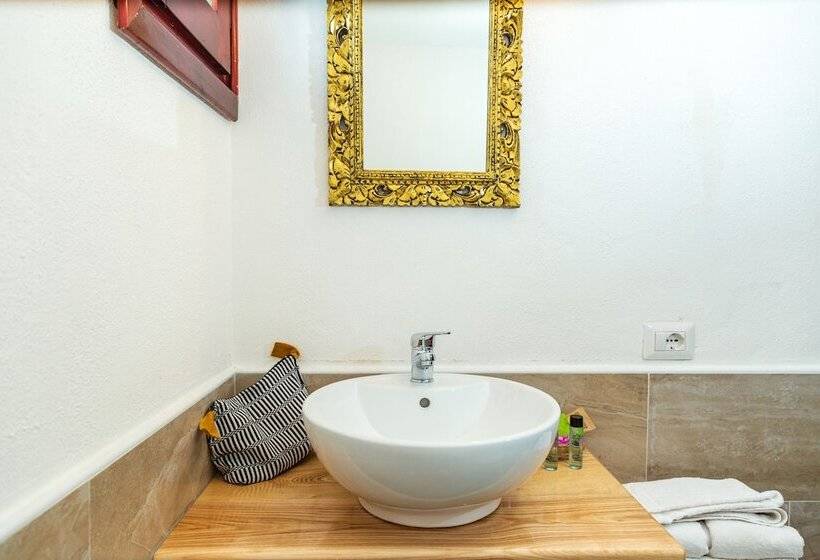 غرفة قياسية ثلاثية, S Ortale