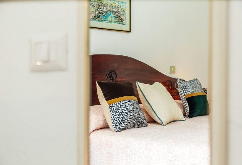 غرفة قياسية ثلاثية, S Ortale