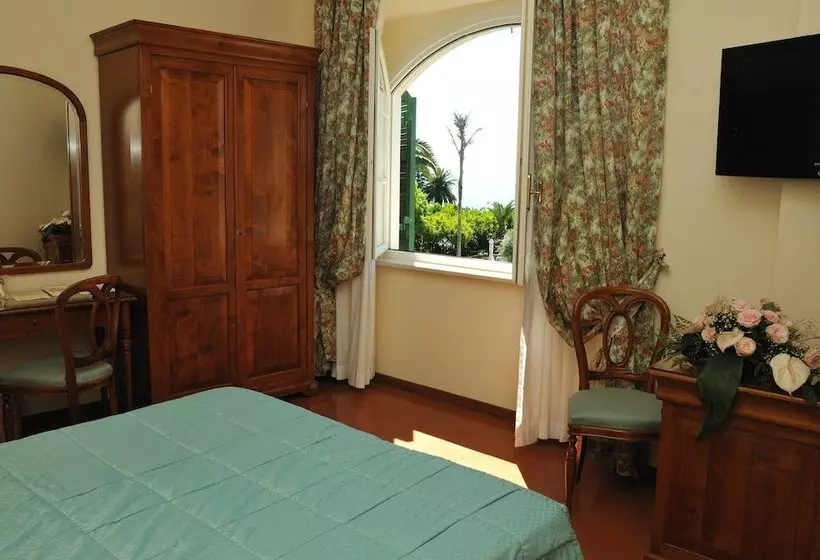 コンフォートトリプルルーム, Villa Irlanda Grand