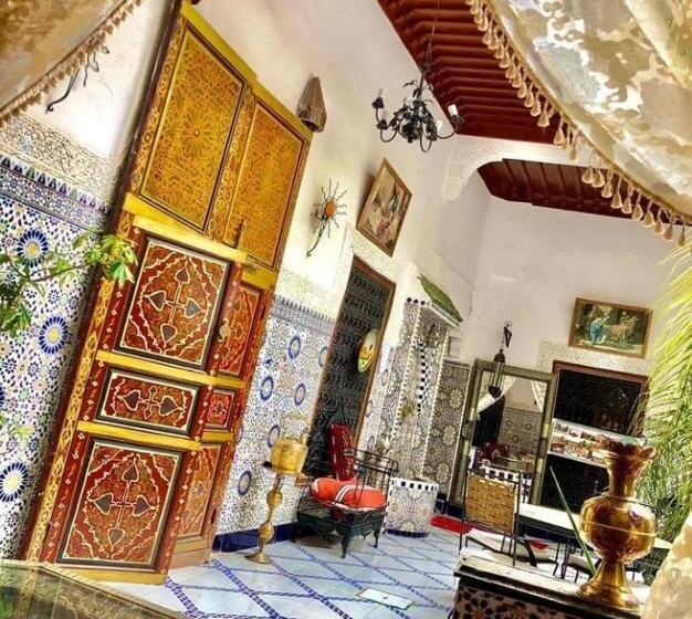 اتاق استاندارد سه نفره, Riad Chennaoui