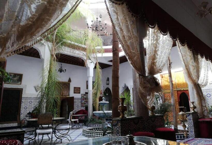 اتاق استاندارد سه نفره, Riad Chennaoui