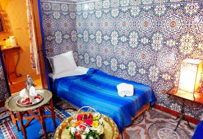 اتاق استاندارد سه نفره, Riad Chennaoui