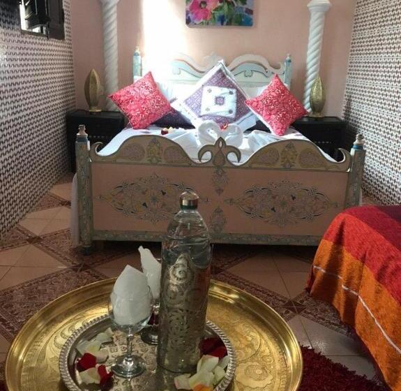 اتاق استاندارد سه نفره, Riad Chennaoui