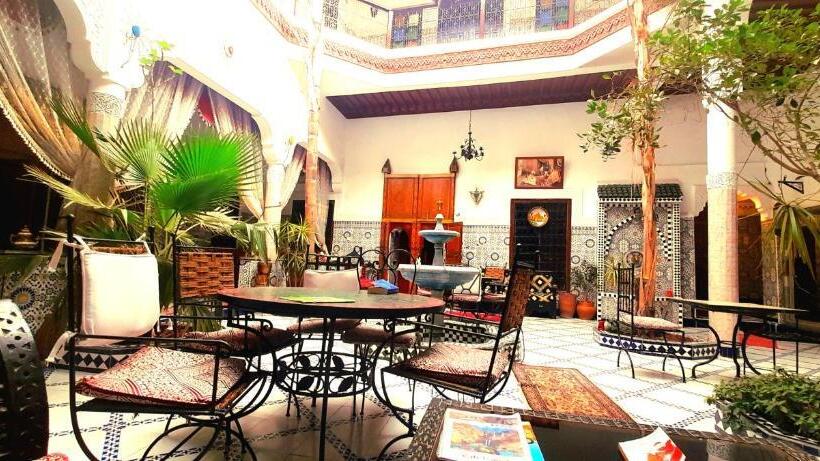 اتاق استاندارد چهار تخته, Riad Chennaoui