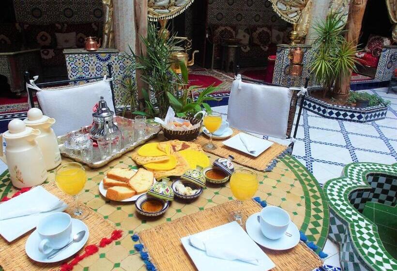 اتاق استاندارد چهار تخته, Riad Chennaoui