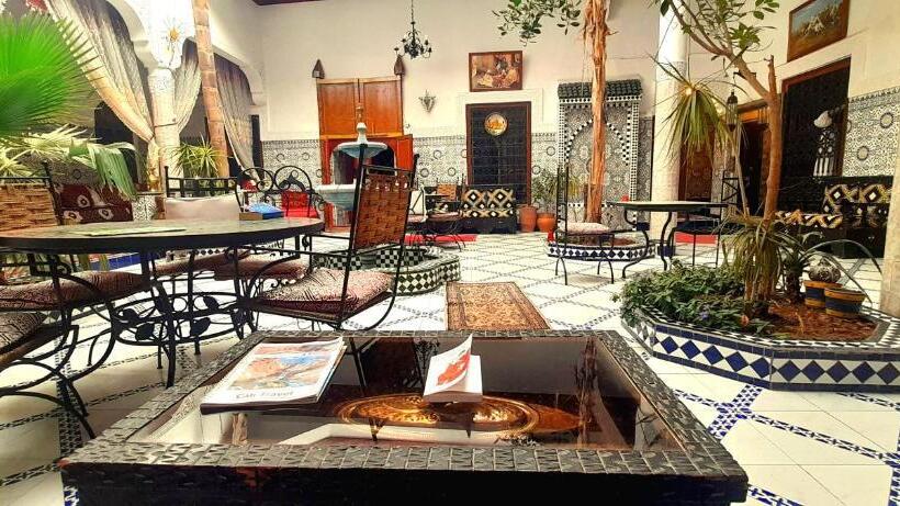 اتاق خانوادگی, Riad Chennaoui