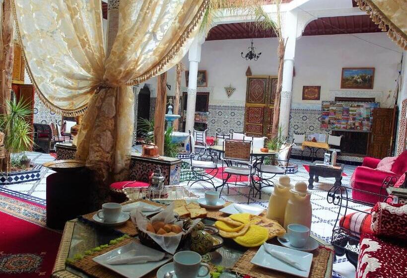 اتاق خانوادگی, Riad Chennaoui