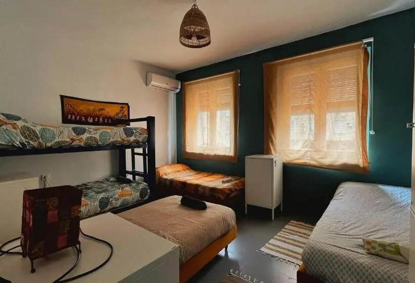 تختخواب در اتاق مشترک, La Pita Beach House