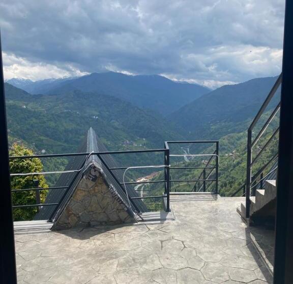 اتاق لوکس با بالکن, Li̇vora Dağ Evleri̇