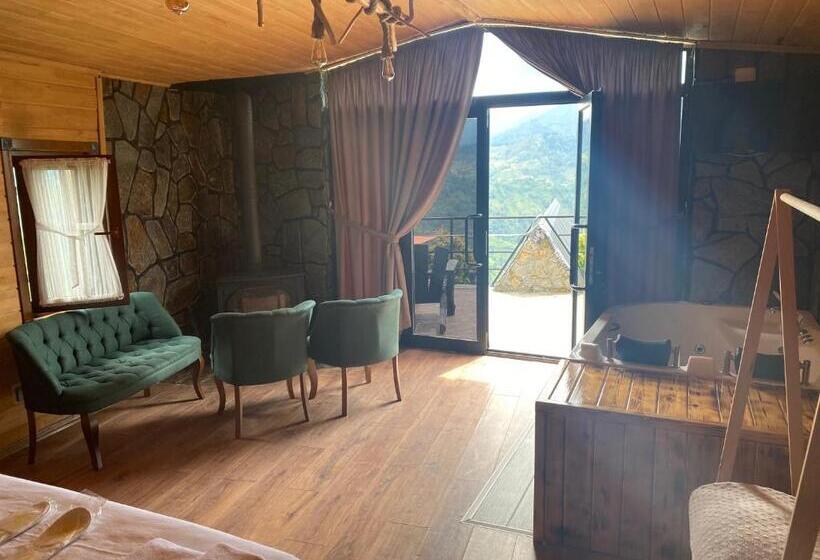 חדר דלוקס עם מרפסת, Li̇vora Dağ Evleri̇