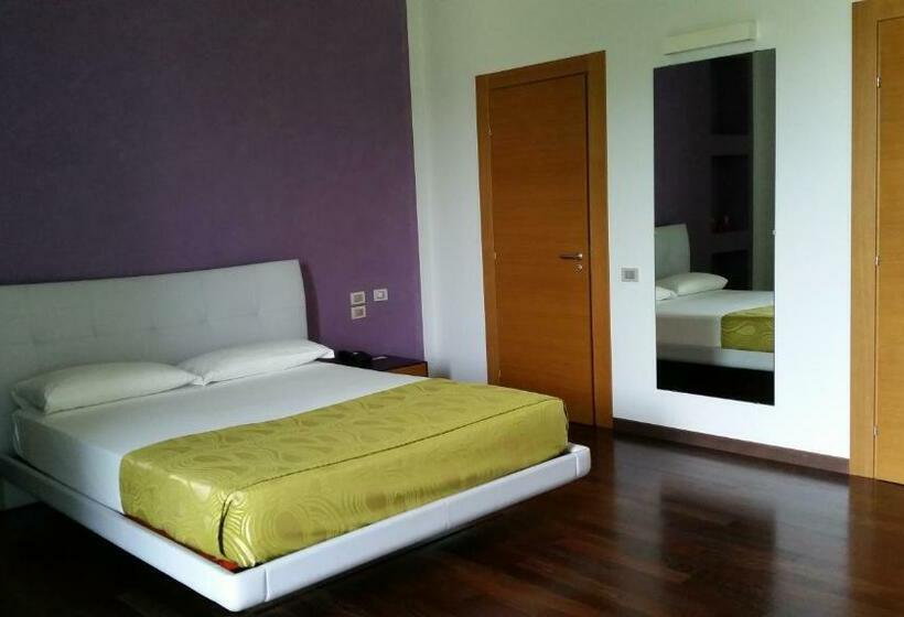 Quarto superior, Arthotel & Park Lecce