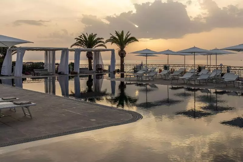 اتاق لوکس با تخت بزرگ, Delta Hotels by Marriott Giardini Naxos