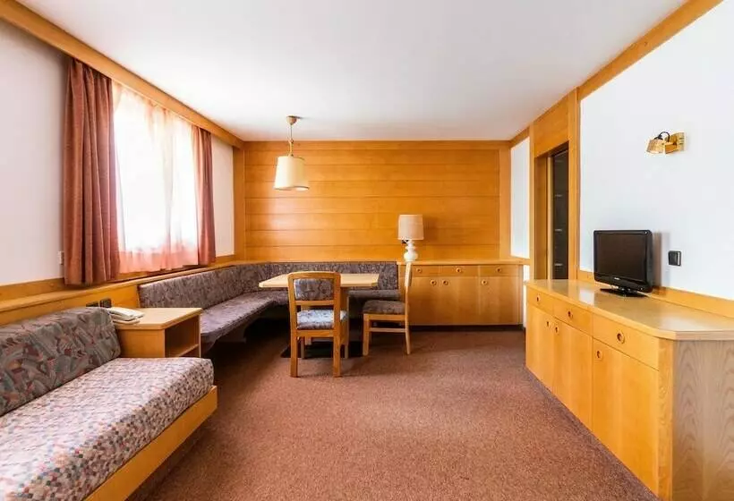استودیوی استاندارد, Apartments Lores