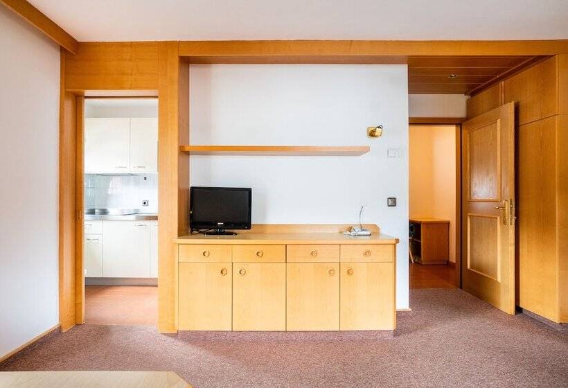 ２ベッドルームアパートメント, Apartments Lores