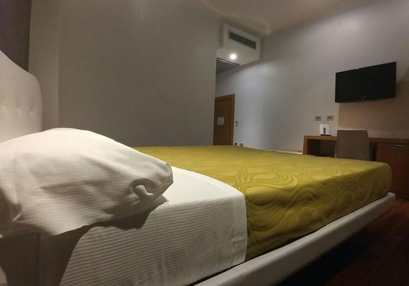 Quarto Triplo Standart, Arthotel & Park Lecce