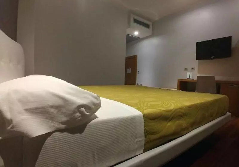 اتاق استاندارد سه نفره, Arthotel & Park Lecce