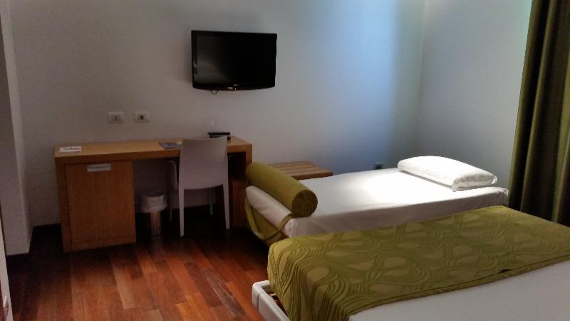 Quarto Triplo Standart, Arthotel & Park Lecce