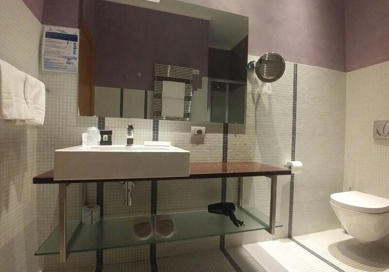 Quarto Triplo Standart, Arthotel & Park Lecce